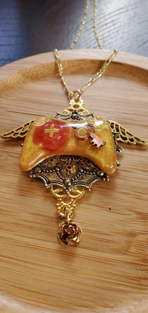 Xbox 360 Game Controller in Brilliant Gold Pendant Necklace